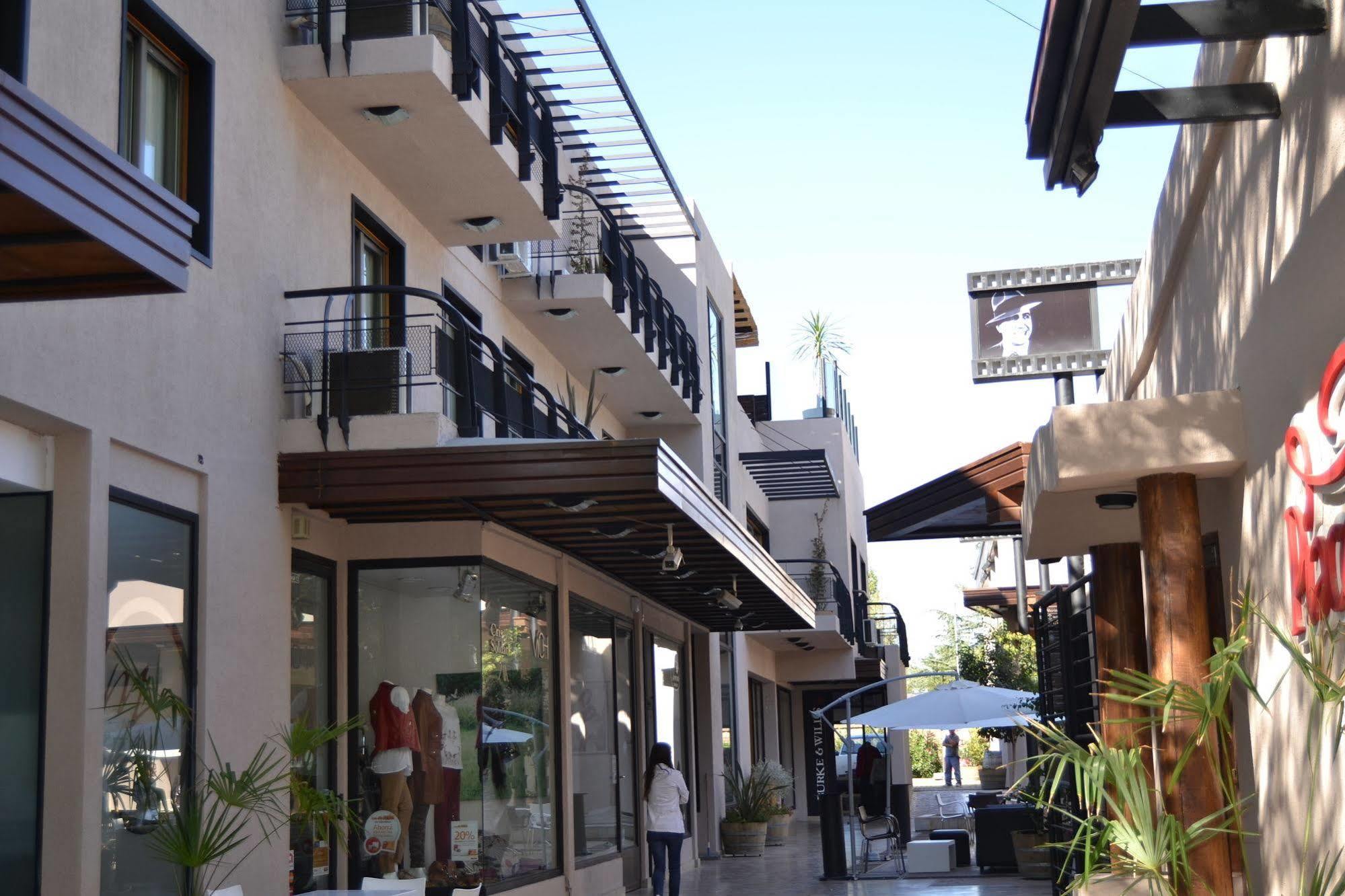 Plaza Paradiso Petit